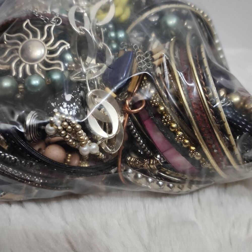 Grandma Jewelrybox Crafting Jewelry Treasures Lot 3lbs #2 - Picture 8 of 8